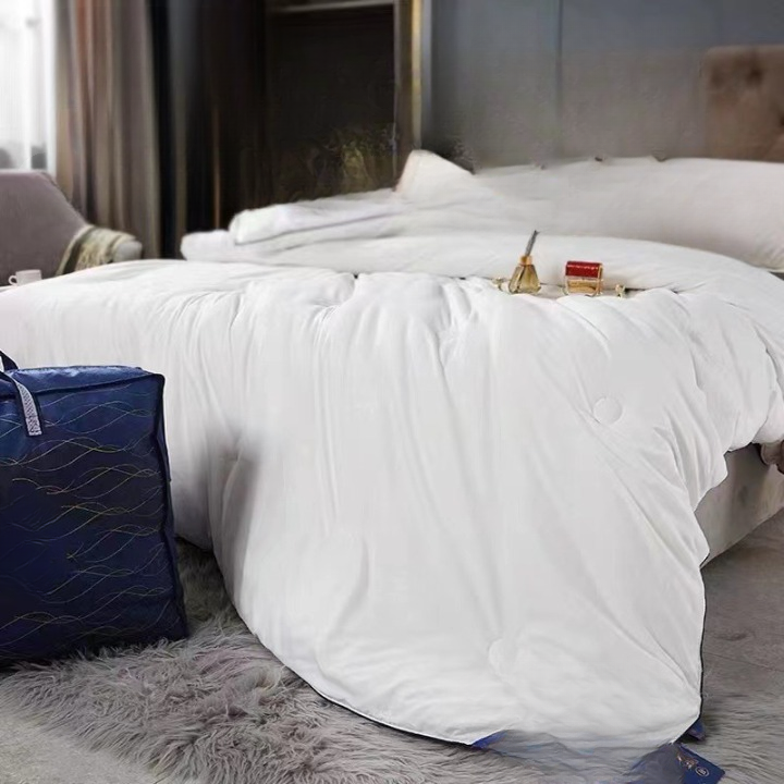 Hilton Style Mulberry Silk Quilt